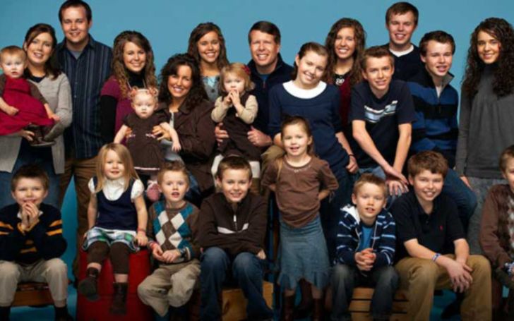 '19 Kids and Counting' Fans Slam The Duggars For Inappropriately Dressing Their Kids On A Hike